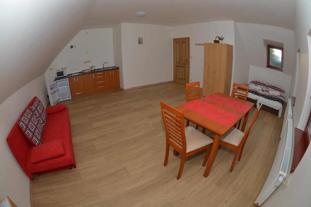 Penzion U Blatce Hotell Nové Hrady Rum bild