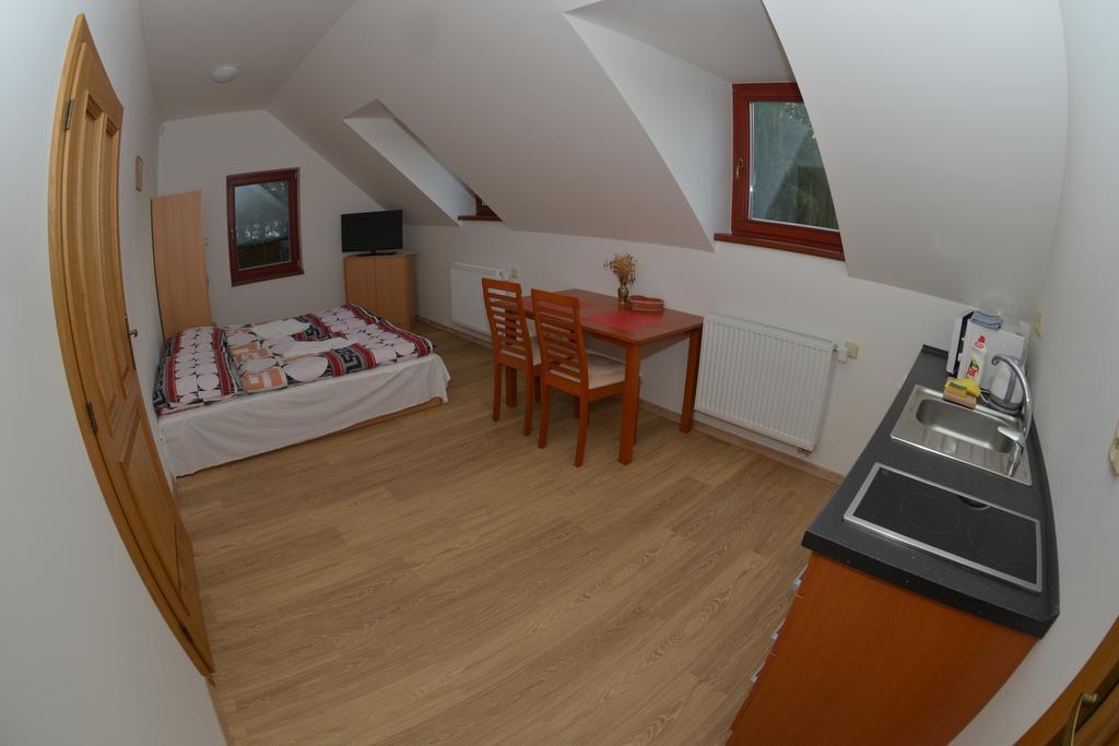 Penzion U Blatce Hotell Nové Hrady Rum bild