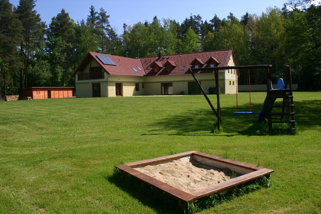Penzion U Blatce Hotell Nové Hrady Exteriör bild